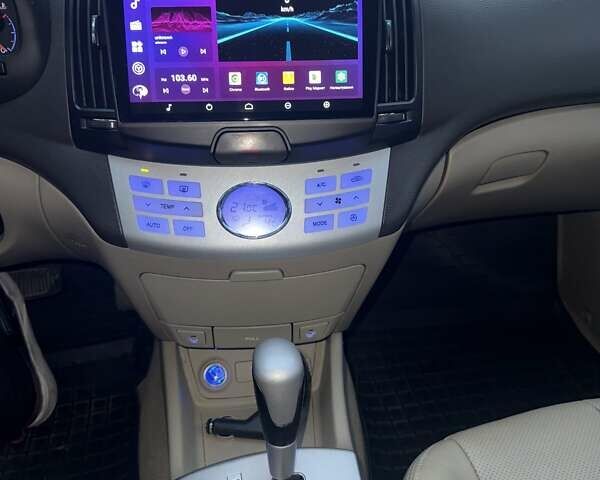 Фиолетовый Хендай Элантра, объемом двигателя 1.98 л и пробегом 322 тыс. км за 6900 $, фото 13 на Automoto.ua