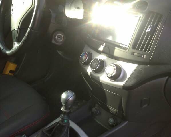 Фиолетовый Хендай Элантра, объемом двигателя 1.59 л и пробегом 192 тыс. км за 6500 $, фото 9 на Automoto.ua