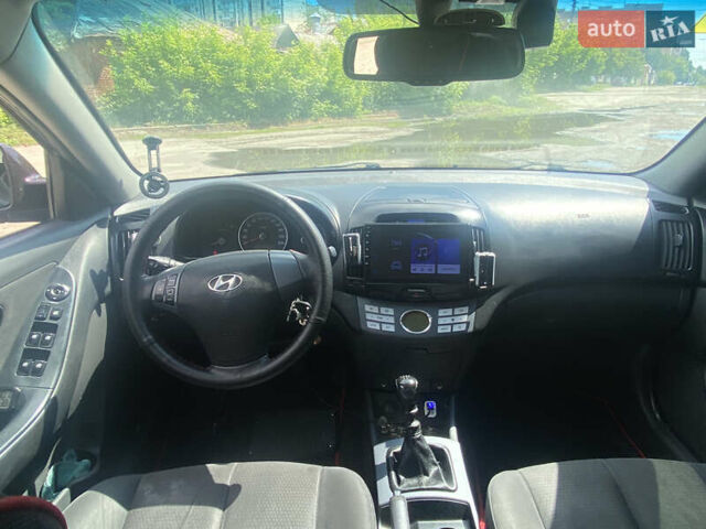 Фиолетовый Хендай Элантра, объемом двигателя 1.59 л и пробегом 190 тыс. км за 4900 $, фото 6 на Automoto.ua