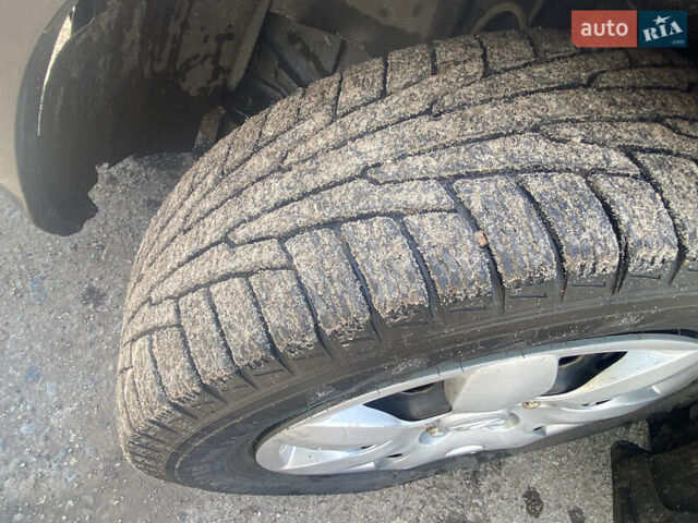 Фиолетовый Хендай Элантра, объемом двигателя 1.59 л и пробегом 190 тыс. км за 4900 $, фото 9 на Automoto.ua