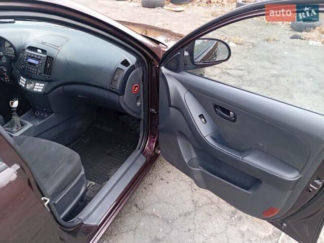 Фиолетовый Хендай Элантра, объемом двигателя 1.59 л и пробегом 356 тыс. км за 6400 $, фото 8 на Automoto.ua