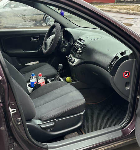 Фиолетовый Хендай Элантра, объемом двигателя 1.59 л и пробегом 383 тыс. км за 5900 $, фото 13 на Automoto.ua