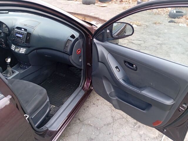 Фіолетовий Хендай Елантра, об'ємом двигуна 0 л та пробігом 350 тис. км за 6400 $, фото 8 на Automoto.ua