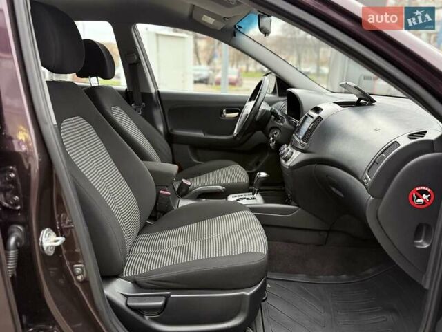 Коричневый Хендай Элантра, объемом двигателя 1.59 л и пробегом 199 тыс. км за 6300 $, фото 10 на Automoto.ua