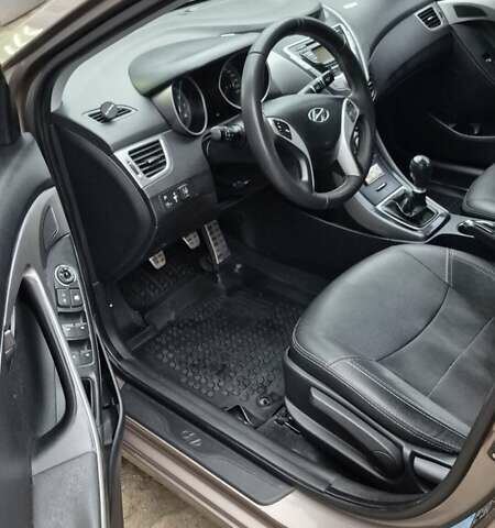 Коричневый Хендай Элантра, объемом двигателя 1.59 л и пробегом 220 тыс. км за 7850 $, фото 6 на Automoto.ua