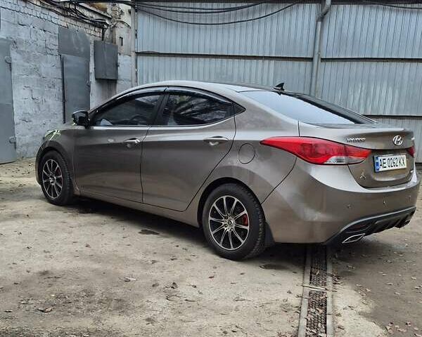 Коричневый Хендай Элантра, объемом двигателя 1.59 л и пробегом 220 тыс. км за 7850 $, фото 1 на Automoto.ua