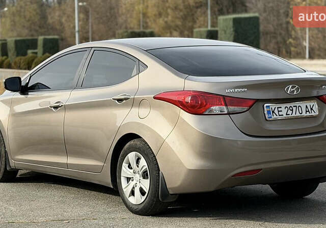 Коричневый Хендай Элантра, объемом двигателя 1.6 л и пробегом 160 тыс. км за 8400 $, фото 6 на Automoto.ua