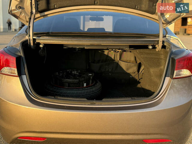 Коричневый Хендай Элантра, объемом двигателя 1.6 л и пробегом 160 тыс. км за 8400 $, фото 9 на Automoto.ua