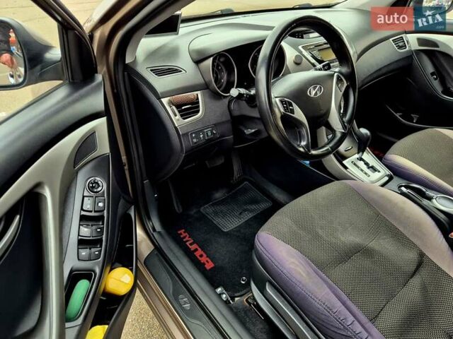 Коричневый Хендай Элантра, объемом двигателя 1.6 л и пробегом 265 тыс. км за 8100 $, фото 4 на Automoto.ua