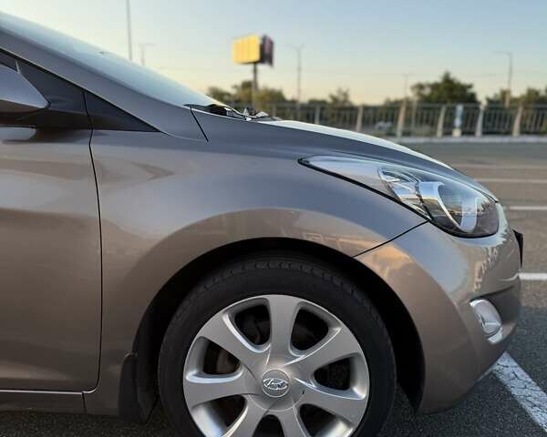 Коричневый Хендай Элантра, объемом двигателя 1.59 л и пробегом 119 тыс. км за 11450 $, фото 6 на Automoto.ua