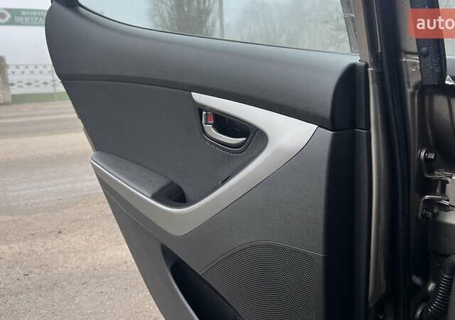 Коричневый Хендай Элантра, объемом двигателя 1.8 л и пробегом 107 тыс. км за 9800 $, фото 44 на Automoto.ua