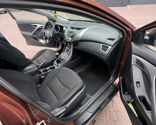 Коричневый Хендай Элантра, объемом двигателя 1.8 л и пробегом 268 тыс. км за 7800 $, фото 12 на Automoto.ua