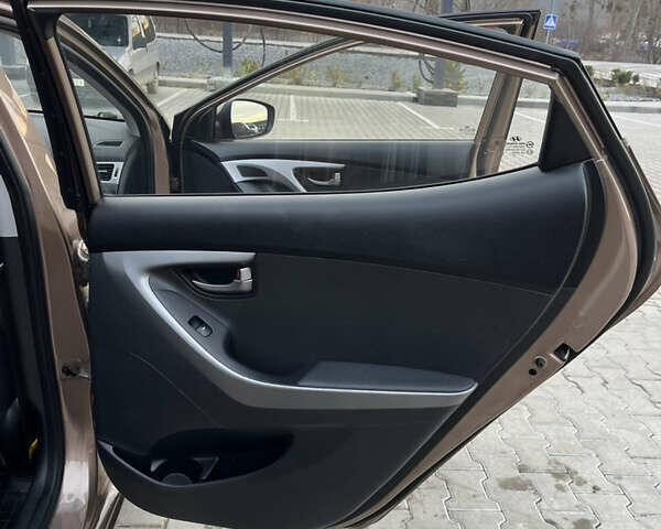 Коричневый Хендай Элантра, объемом двигателя 1.59 л и пробегом 104 тыс. км за 9300 $, фото 27 на Automoto.ua