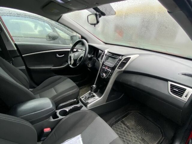 Красный Хендай Элантра, объемом двигателя 1.8 л и пробегом 250 тыс. км за 6200 $, фото 4 на Automoto.ua