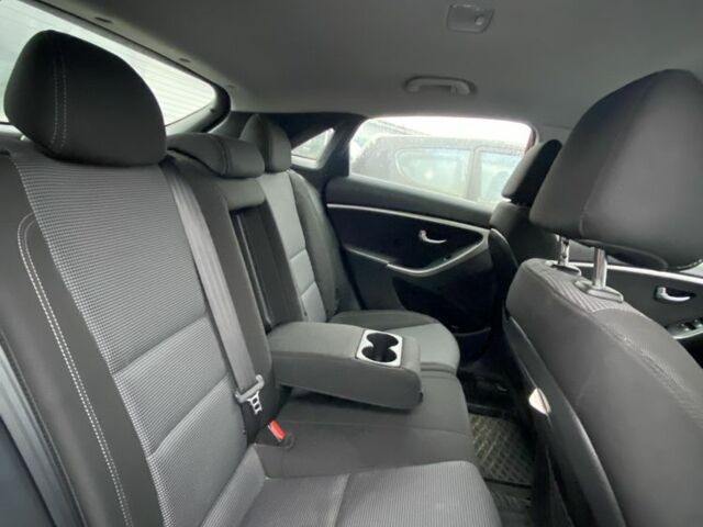 Красный Хендай Элантра, объемом двигателя 1.8 л и пробегом 250 тыс. км за 6200 $, фото 6 на Automoto.ua