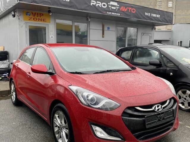 Красный Хендай Элантра, объемом двигателя 1.8 л и пробегом 250 тыс. км за 6200 $, фото 1 на Automoto.ua