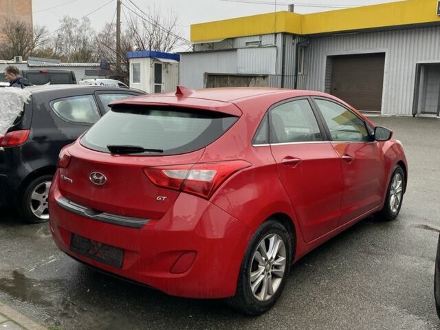 Красный Хендай Элантра, объемом двигателя 1.8 л и пробегом 250 тыс. км за 6200 $, фото 2 на Automoto.ua