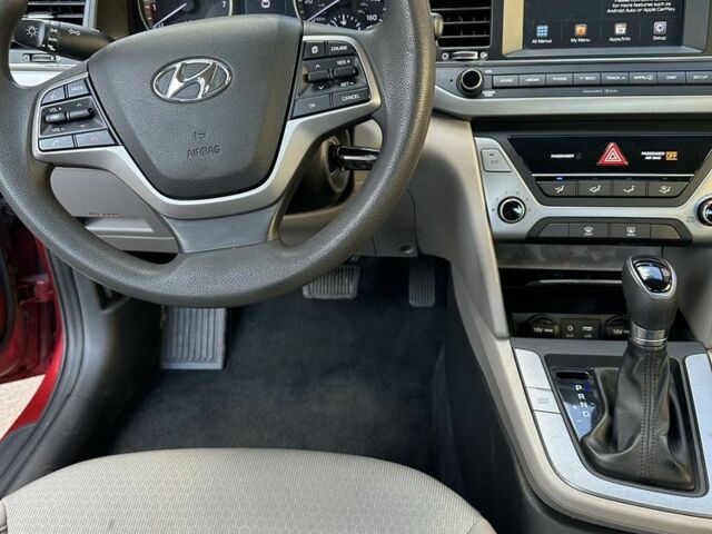 Красный Хендай Элантра, объемом двигателя 2 л и пробегом 170 тыс. км за 261 $, фото 3 на Automoto.ua