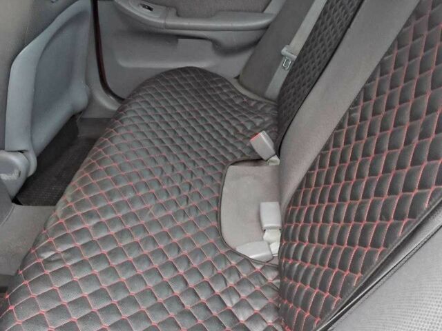 Красный Хендай Элантра, объемом двигателя 1.6 л и пробегом 200 тыс. км за 3200 $, фото 6 на Automoto.ua