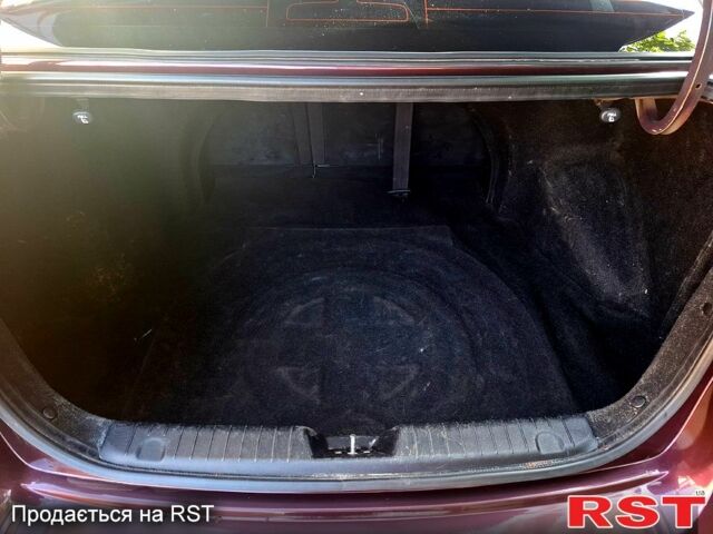 Красный Хендай Элантра, объемом двигателя 1.6 л и пробегом 237 тыс. км за 6200 $, фото 6 на Automoto.ua