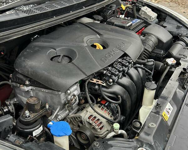 Червоний Хендай Елантра, об'ємом двигуна 1.8 л та пробігом 290 тис. км за 7900 $, фото 13 на Automoto.ua