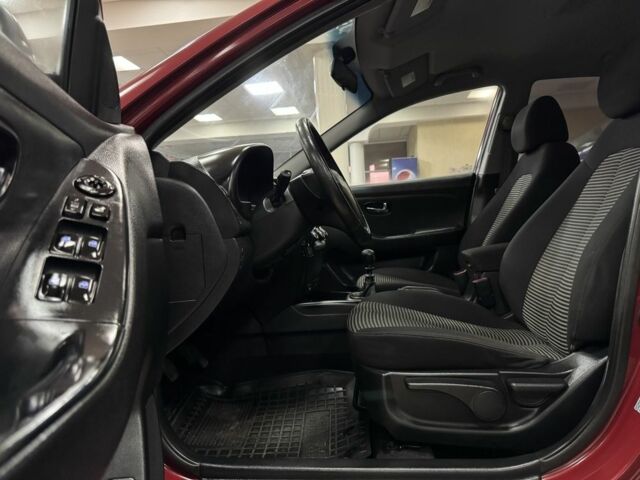 Красный Хендай Элантра, объемом двигателя 1.6 л и пробегом 142 тыс. км за 6800 $, фото 9 на Automoto.ua