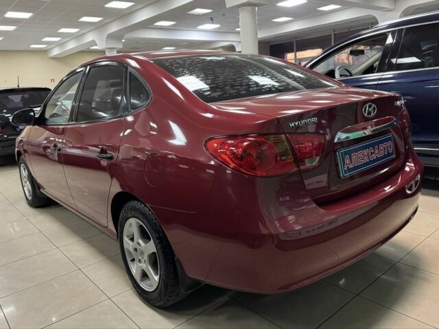 Красный Хендай Элантра, объемом двигателя 1.6 л и пробегом 142 тыс. км за 6800 $, фото 3 на Automoto.ua