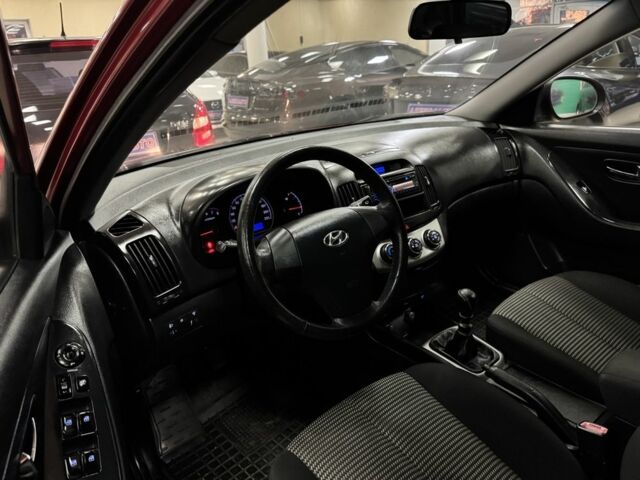 Красный Хендай Элантра, объемом двигателя 1.6 л и пробегом 142 тыс. км за 6800 $, фото 8 на Automoto.ua