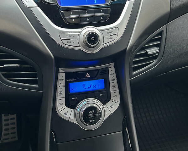 Червоний Хендай Елантра, об'ємом двигуна 1.8 л та пробігом 290 тис. км за 7900 $, фото 18 на Automoto.ua