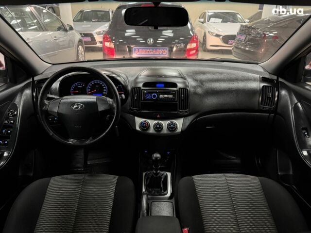 Червоний Хендай Елантра, об'ємом двигуна 0 л та пробігом 142 тис. км за 6800 $, фото 9 на Automoto.ua