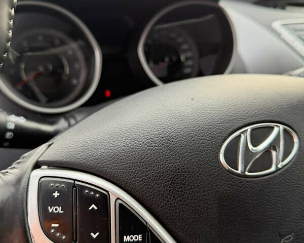 Красный Хендай Элантра, объемом двигателя 1.8 л и пробегом 200 тыс. км за 8750 $, фото 19 на Automoto.ua