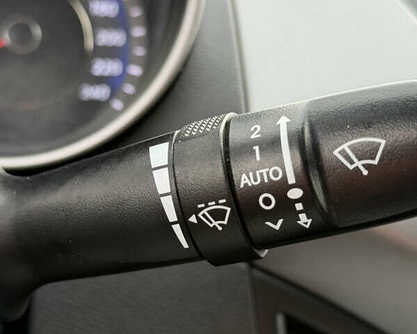 Красный Хендай Элантра, объемом двигателя 1.8 л и пробегом 200 тыс. км за 8300 $, фото 26 на Automoto.ua