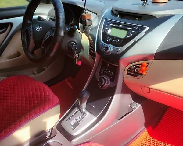 Красный Хендай Элантра, объемом двигателя 1.8 л и пробегом 190 тыс. км за 9500 $, фото 12 на Automoto.ua