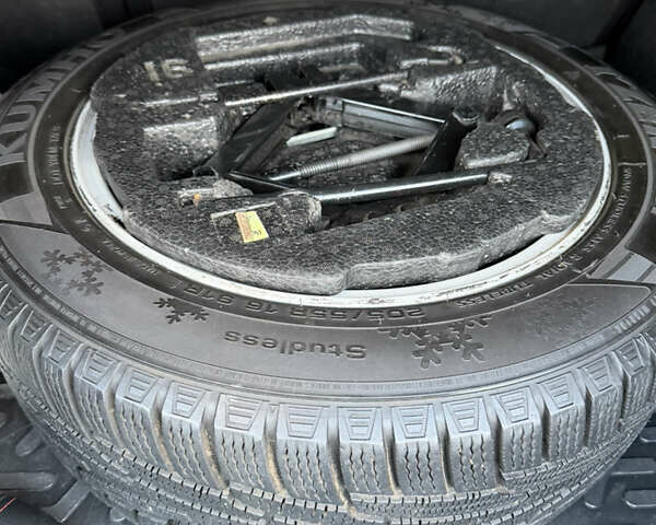 Красный Хендай Элантра, объемом двигателя 1.8 л и пробегом 200 тыс. км за 8750 $, фото 16 на Automoto.ua