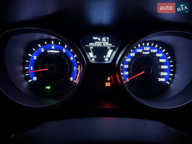 Красный Хендай Элантра, объемом двигателя 1.8 л и пробегом 200 тыс. км за 8750 $, фото 28 на Automoto.ua