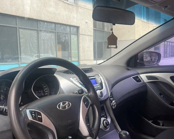 Красный Хендай Элантра, объемом двигателя 1.59 л и пробегом 185 тыс. км за 8700 $, фото 9 на Automoto.ua