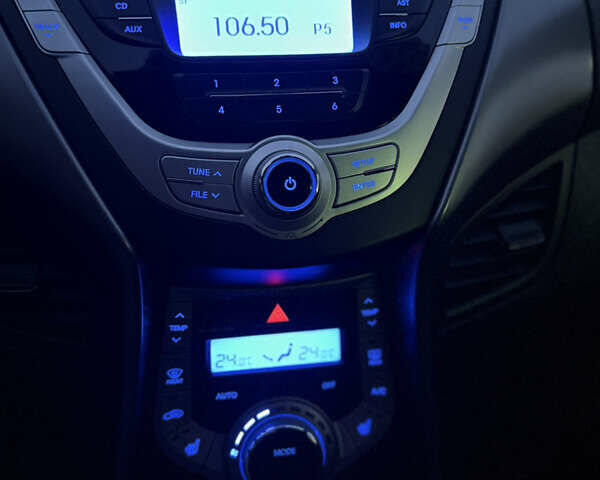 Красный Хендай Элантра, объемом двигателя 1.8 л и пробегом 200 тыс. км за 8300 $, фото 22 на Automoto.ua