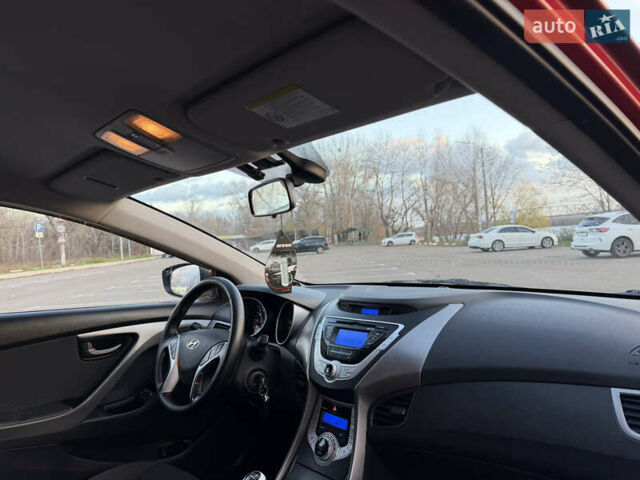 Красный Хендай Элантра, объемом двигателя 1.8 л и пробегом 200 тыс. км за 8300 $, фото 15 на Automoto.ua