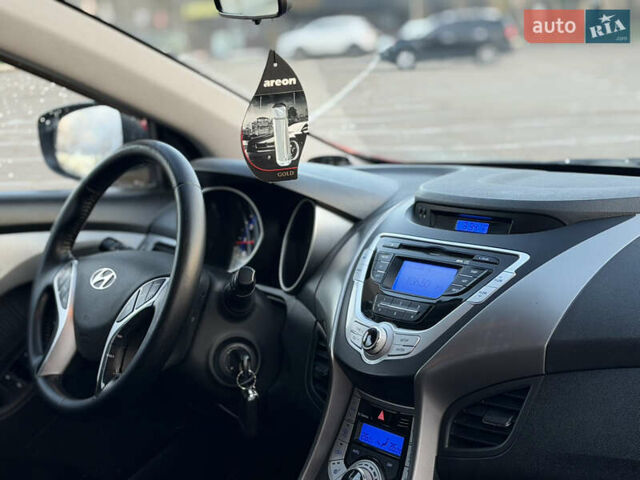 Красный Хендай Элантра, объемом двигателя 1.8 л и пробегом 200 тыс. км за 8300 $, фото 14 на Automoto.ua