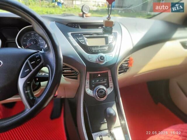 Красный Хендай Элантра, объемом двигателя 1.8 л и пробегом 190 тыс. км за 9500 $, фото 11 на Automoto.ua