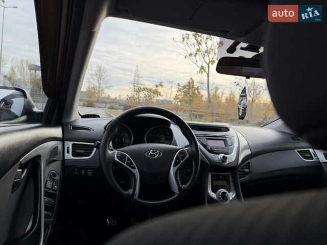 Красный Хендай Элантра, объемом двигателя 1.8 л и пробегом 200 тыс. км за 8300 $, фото 33 на Automoto.ua