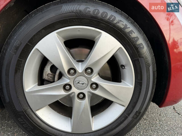 Красный Хендай Элантра, объемом двигателя 1.8 л и пробегом 200 тыс. км за 8300 $, фото 34 на Automoto.ua