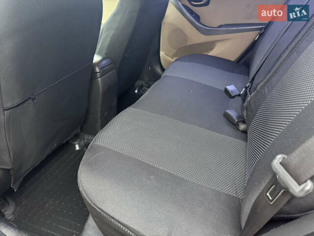 Красный Хендай Элантра, объемом двигателя 1.6 л и пробегом 167 тыс. км за 9000 $, фото 23 на Automoto.ua