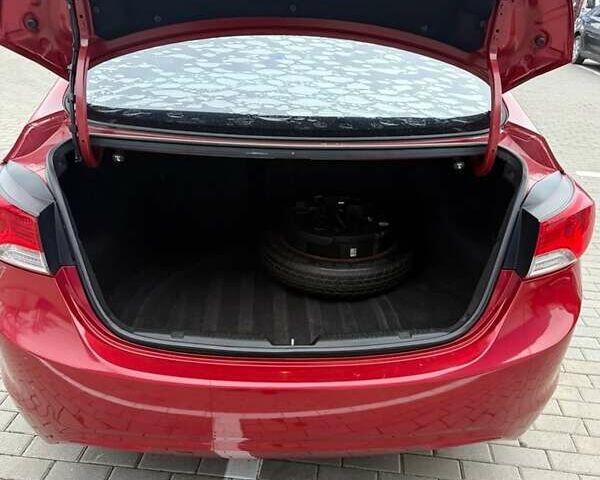 Красный Хендай Элантра, объемом двигателя 1.59 л и пробегом 136 тыс. км за 9800 $, фото 6 на Automoto.ua