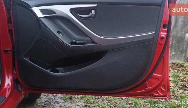 Красный Хендай Элантра, объемом двигателя 1.59 л и пробегом 46 тыс. км за 10700 $, фото 10 на Automoto.ua