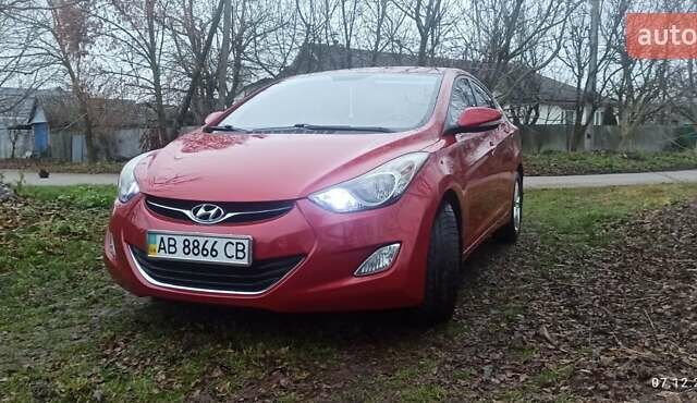 Красный Хендай Элантра, объемом двигателя 1.59 л и пробегом 46 тыс. км за 10700 $, фото 1 на Automoto.ua
