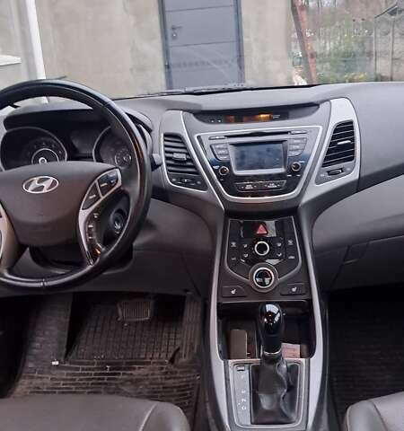 Красный Хендай Элантра, объемом двигателя 1.8 л и пробегом 160 тыс. км за 8000 $, фото 5 на Automoto.ua