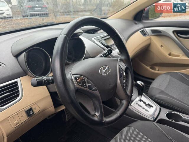 Красный Хендай Элантра, объемом двигателя 1.6 л и пробегом 167 тыс. км за 9000 $, фото 18 на Automoto.ua