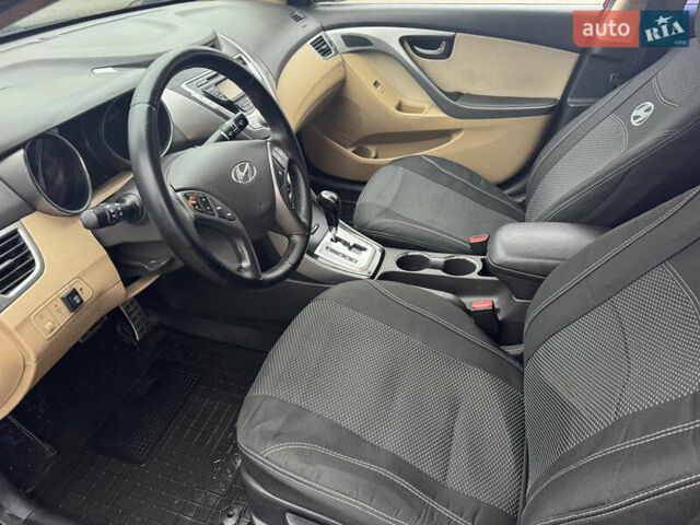 Красный Хендай Элантра, объемом двигателя 1.6 л и пробегом 170 тыс. км за 8900 $, фото 15 на Automoto.ua