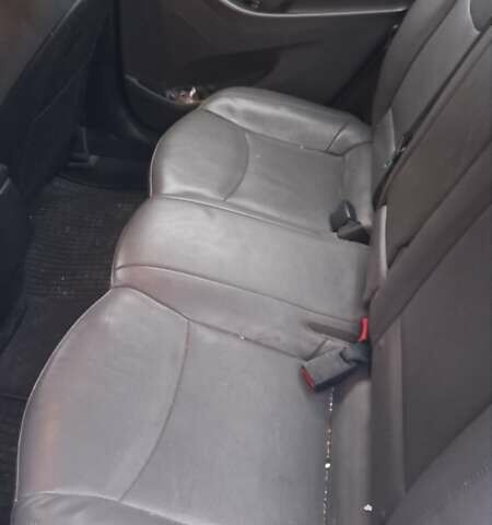 Красный Хендай Элантра, объемом двигателя 1.8 л и пробегом 160 тыс. км за 8000 $, фото 6 на Automoto.ua